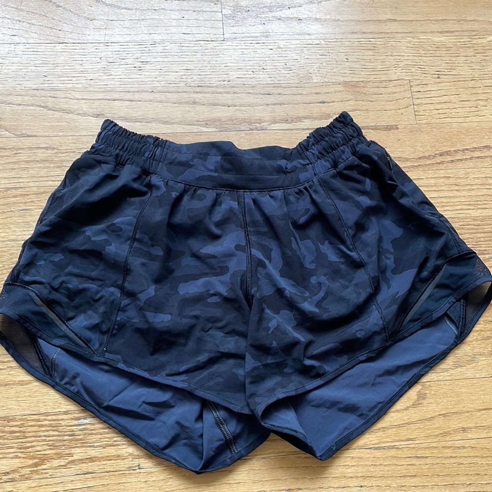 Lululemon hotty hot low rise lined shorts 4”